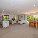 Terrific Views On Totara