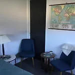 Cozy Stylish Studio Entry Off Northburn Road