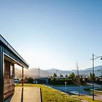 On The Rocks - Sleeps 8 - Family Friendly Holiday Home