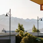 On The Rocks - Sleeps 8 - Family Friendly Holiday Home