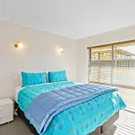 Renovated Wanaka Classic With Lake Views