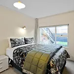 Renovated Wanaka Classic With Lake Views