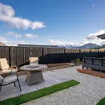 Paradise Point - Wanaka Holiday Home