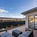 Paradise Point - Wanaka Holiday Home