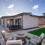 Paradise Point - Wanaka Holiday Home