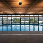 Apartment 26 - Lakefront Location - Swimming Pool - Spa - Gym