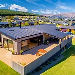 Peninsula Peaks - Wanaka Holiday Home