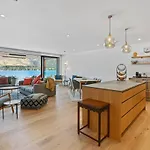 Luxury Lake View Apartment
