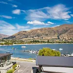 Luxury Lake View Apartment