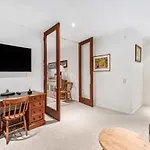 Pembroke - Luxury 1 Bedroom Apartment
