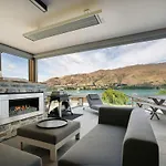 Lakefront Premier - 3 Bedroom
