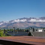 Views On Farrant
