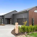 Scenic Riverslea - Wanaka Holiday Home