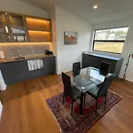 Wanaka Easy-Living With Lake Views
