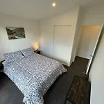 Wanaka Easy-Living With Lake Views