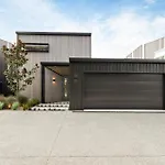 Elegance On Warren