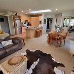 Wanaka Comfort - That Wanaka Tree