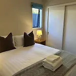 Central Wanaka Retreat Close To The Lake