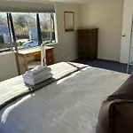 Central Wanaka Retreat Close To The Lake