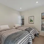 Tranquil On Ribbonwood - Wanaka Holiday Home