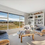 Tranquil On Ribbonwood - Wanaka Holiday Home