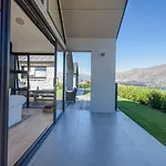 Infinity Drive - Hot Tub - Lake Views - Release Nz