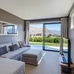Infinity Drive - Hot Tub - Lake Views - Release Nz