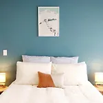 Wanaka Mountain Views Guest Room --No Kitchen--