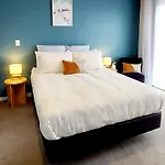 Wanaka Mountain Views Guest Room --No Kitchen--