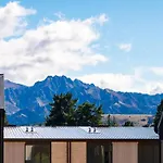 Luxurious New 2 Bed 2 Bath Apartment In Wanaka