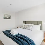 Luxurious New 2 Bed 2 Bath Apartment In Wanaka
