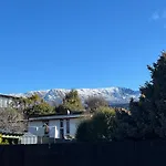 Mountain Cabin - Central, Cosy And Cute With Views