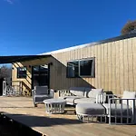 Mountain Cabin - Central, Cosy And Cute With Views
