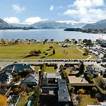 Scenic Stay Lake & Mountain Views