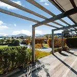 Scenic Stay Lake & Mountain Views