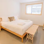 Sunny & Spacious On Scurr Terrace