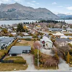 Home With Alpine Views Wanaka