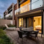 Lakefront View Apartment With Sauna