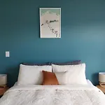 Wanaka Mountain Views Guest Room --No Kitchen--