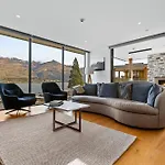 Penthouse With Marina Views - Studio Or Two Bedroom Apartment
