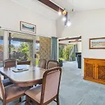 Sunlit Solace - Wanaka Holiday Home