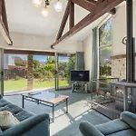Sunlit Solace - Wanaka Holiday Home
