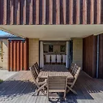 Mountain & Lake Views In Central Wanaka Home