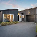Kirimoko Retreat - Wanaka Holiday Home