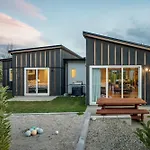 Kirimoko Retreat - Wanaka Holiday Home