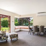 Mountain Majesty On Orchard-Wanaka Holiday Home