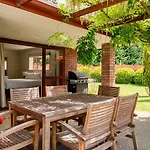 Mountain Majesty On Orchard-Wanaka Holiday Home
