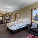Studio Nestled In Ridgecrest
