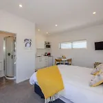 Lakeview Heights - 2020 Built Luxury Large House & Self Contained Studio - 264 Sq Mtr