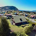 Large Ski Club Style Lodge, Views, Walk To Town